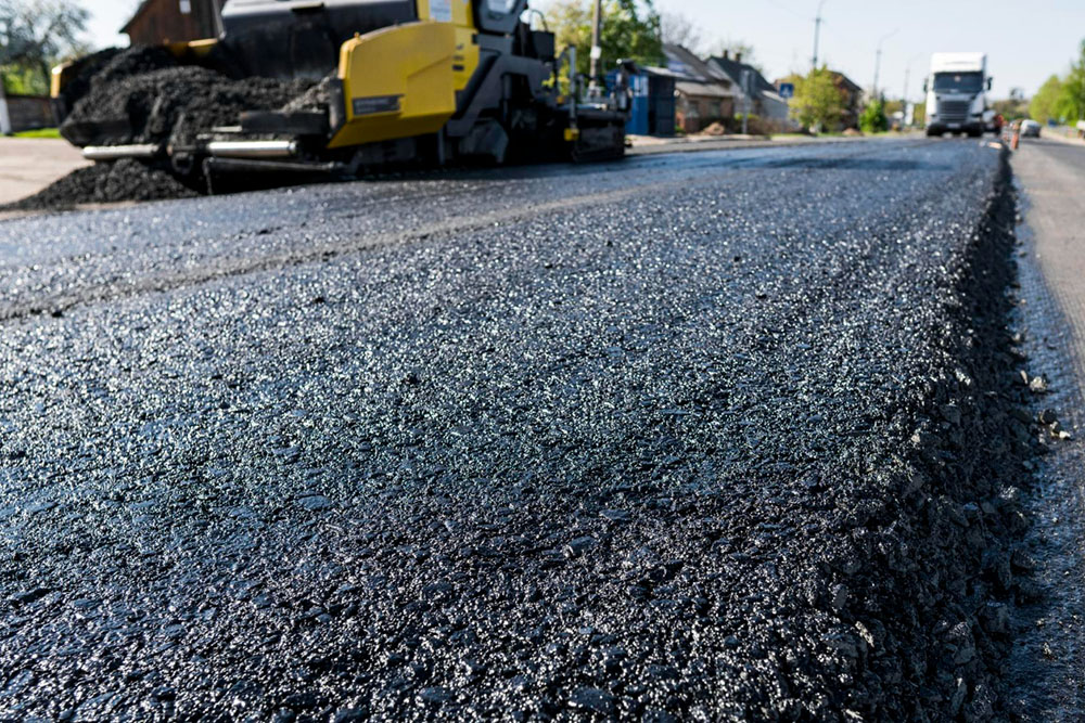 Sealcoating and Asphalt Paving: Preventing Deterioration Effectively