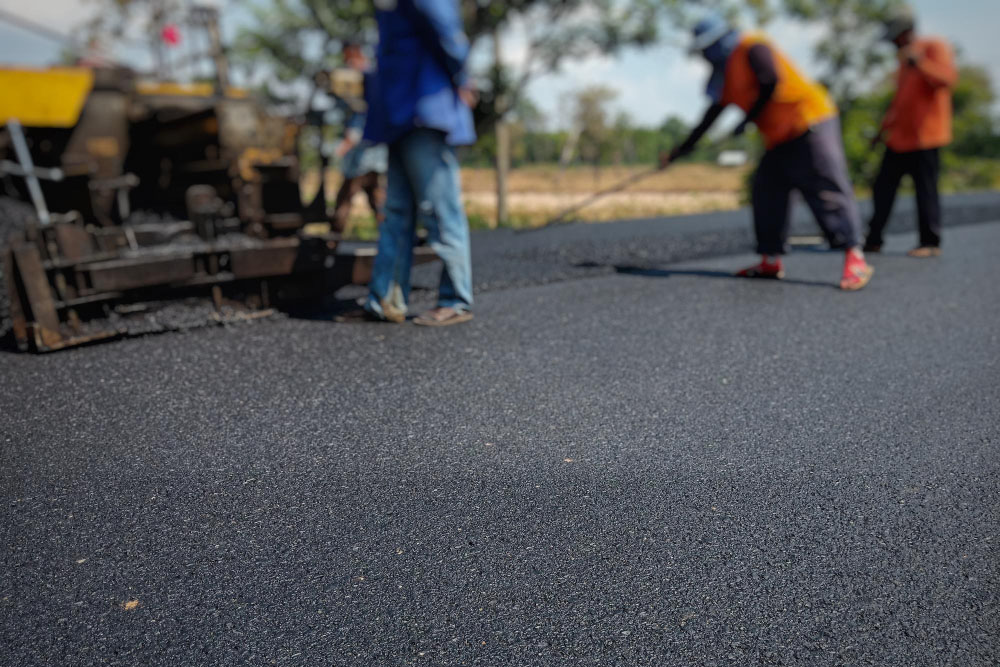 Difference Between Asphalt Paving and Seal Coating